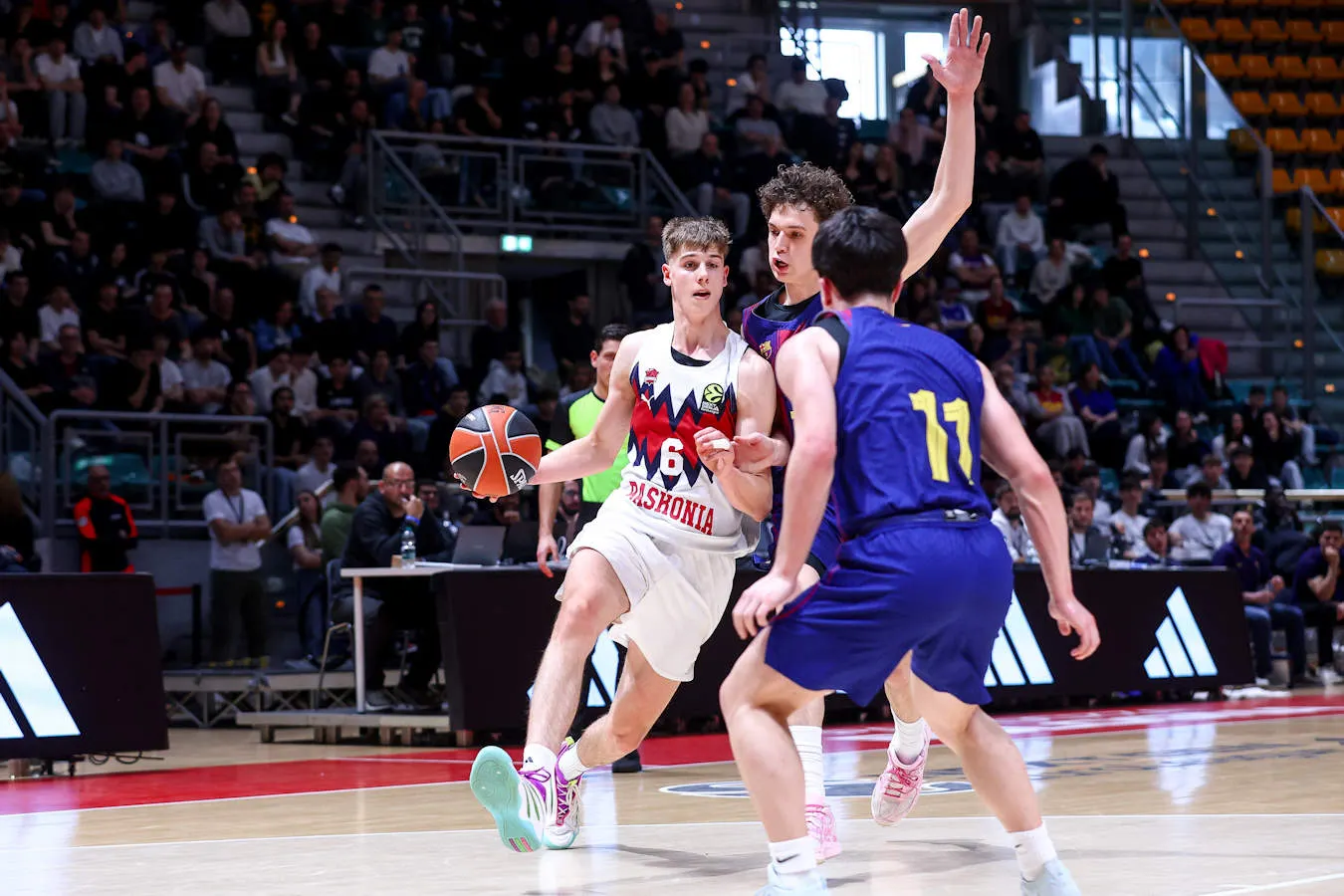 Stefan Joksimović attacking off the dribble